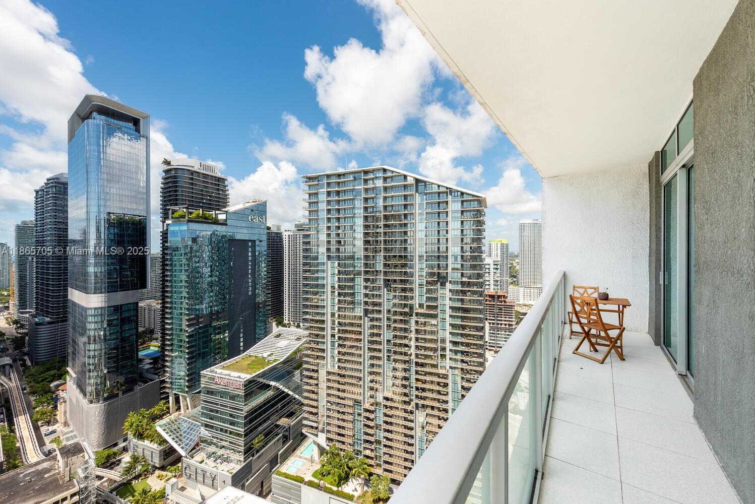 Beautifull 1 bed/ 1bath unit with city views from the 43rd floor. Large bathroom with separate bathtub and shower,
his & hers bathroom vanities, spacious walk-in closet, and floor-to-ceiling windows. With large living and dinning
area. Building amenities include: a rooftop sundeck w/ heated pool, an infinity-edge pool on the 11th floor, his &
hers sauna and steam rooms, fitness center, theater, club room, sports room w/ billiards table & kitchen, and 24-
hour concierge & valet parking. Building requires 1 month security deposit.