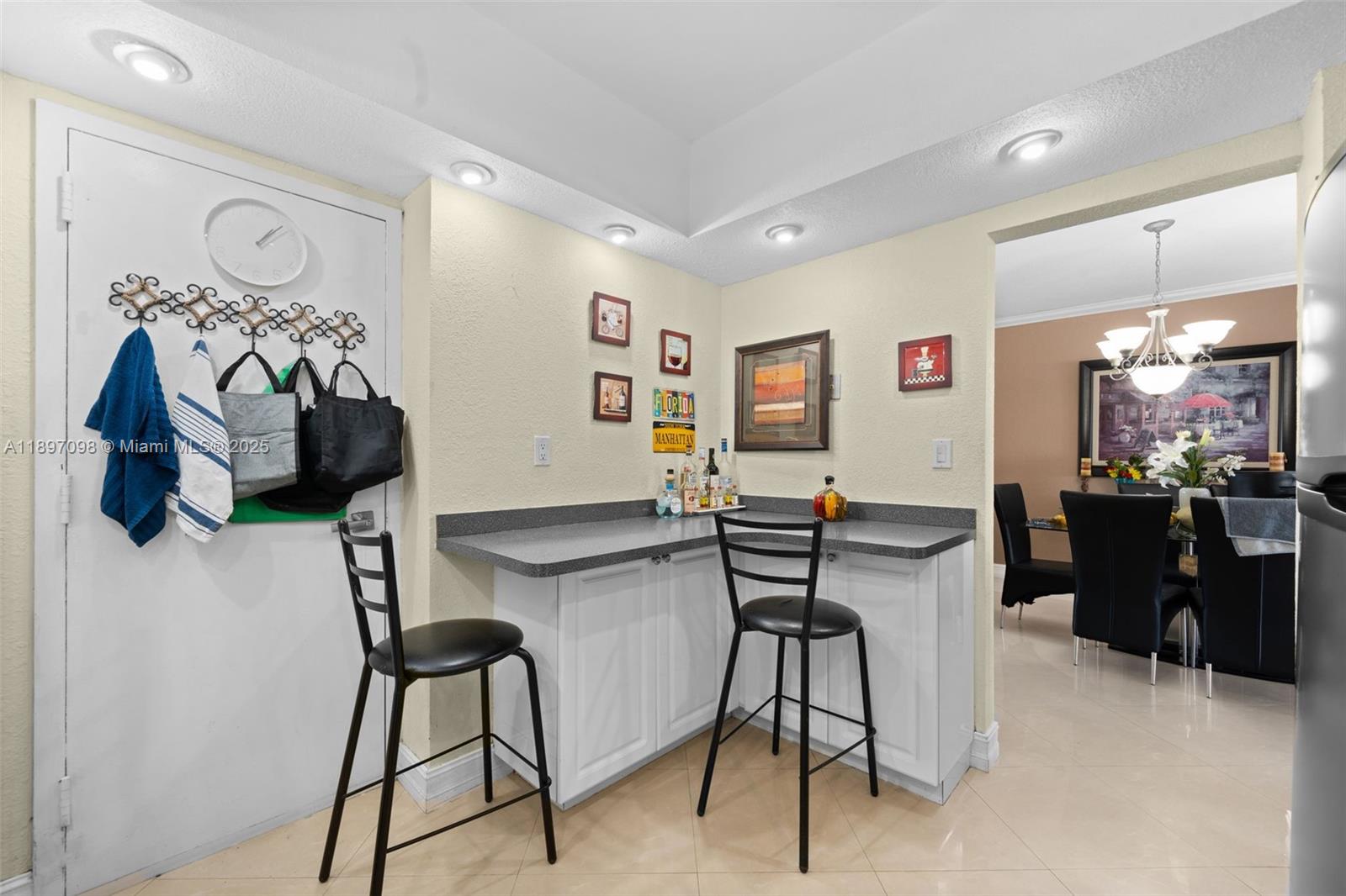 300 Bayview Dr 1707