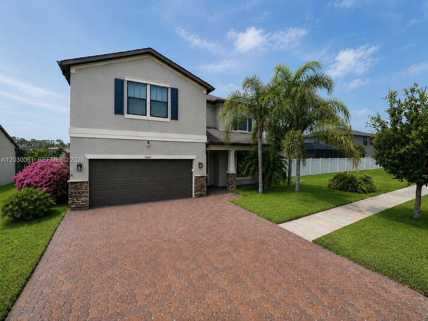 1907 Bottlebrush Way
