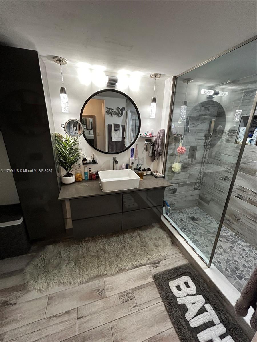 CANONGATE CONDO NO ONE - Residential