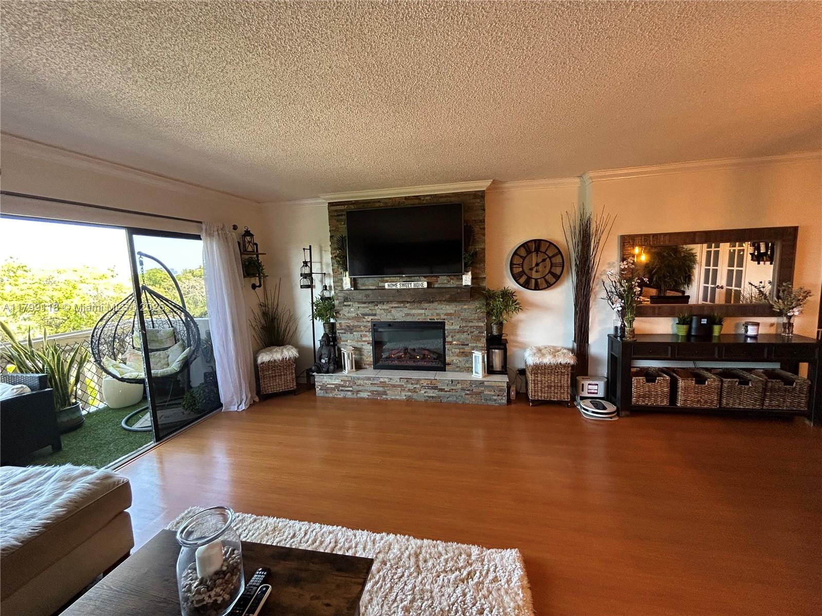 800 NE 195th St 409