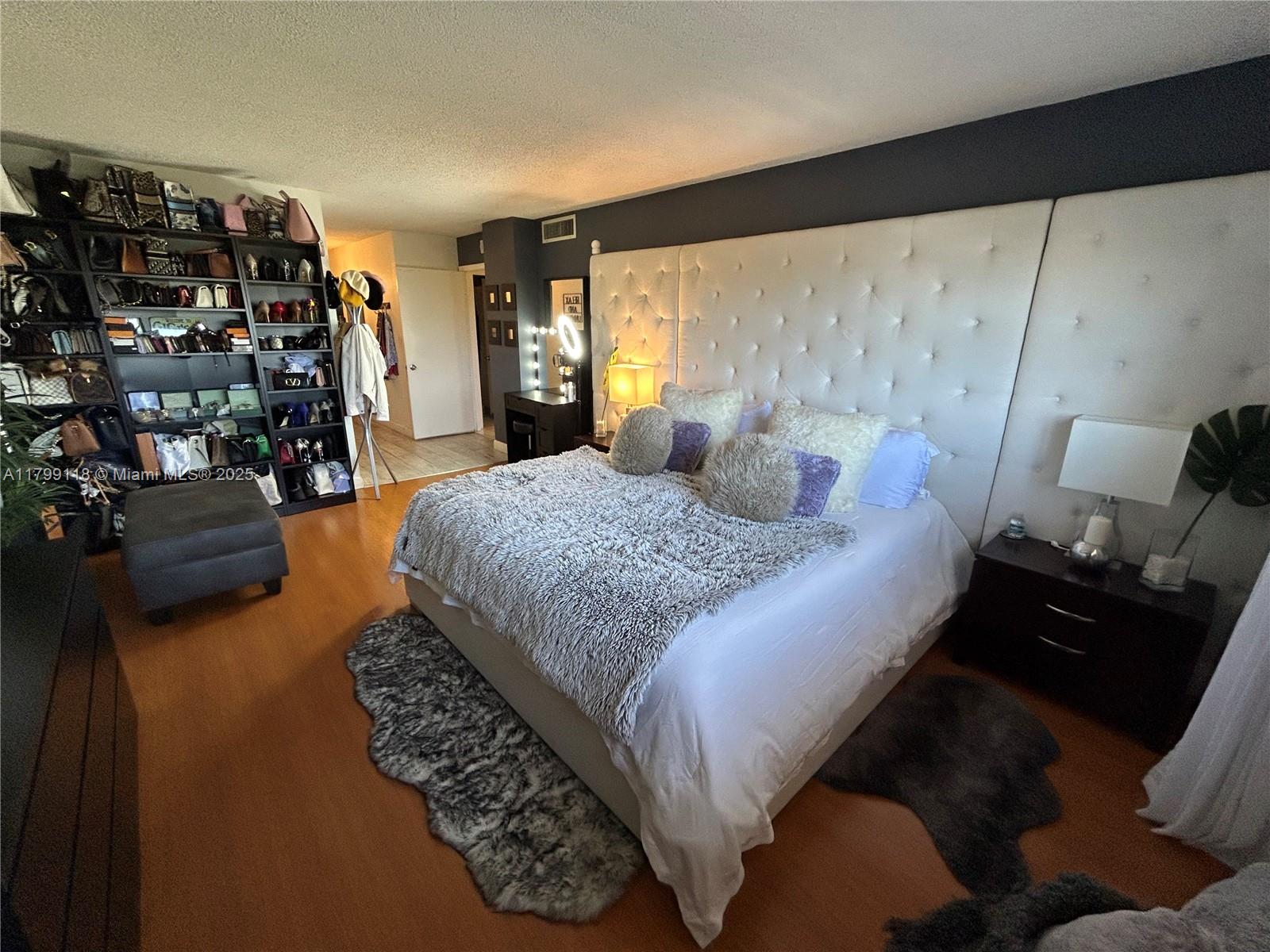 CANONGATE CONDO NO ONE - Residential