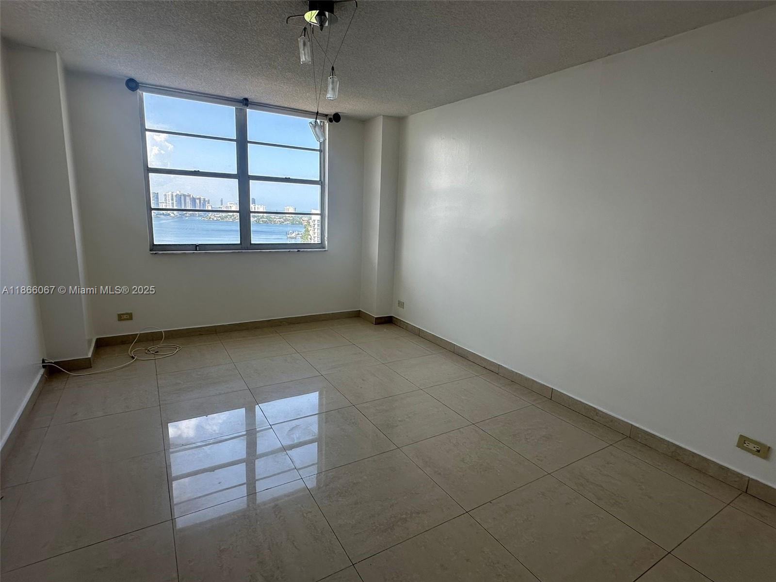 WINSTON TOWERS 200 - Residential