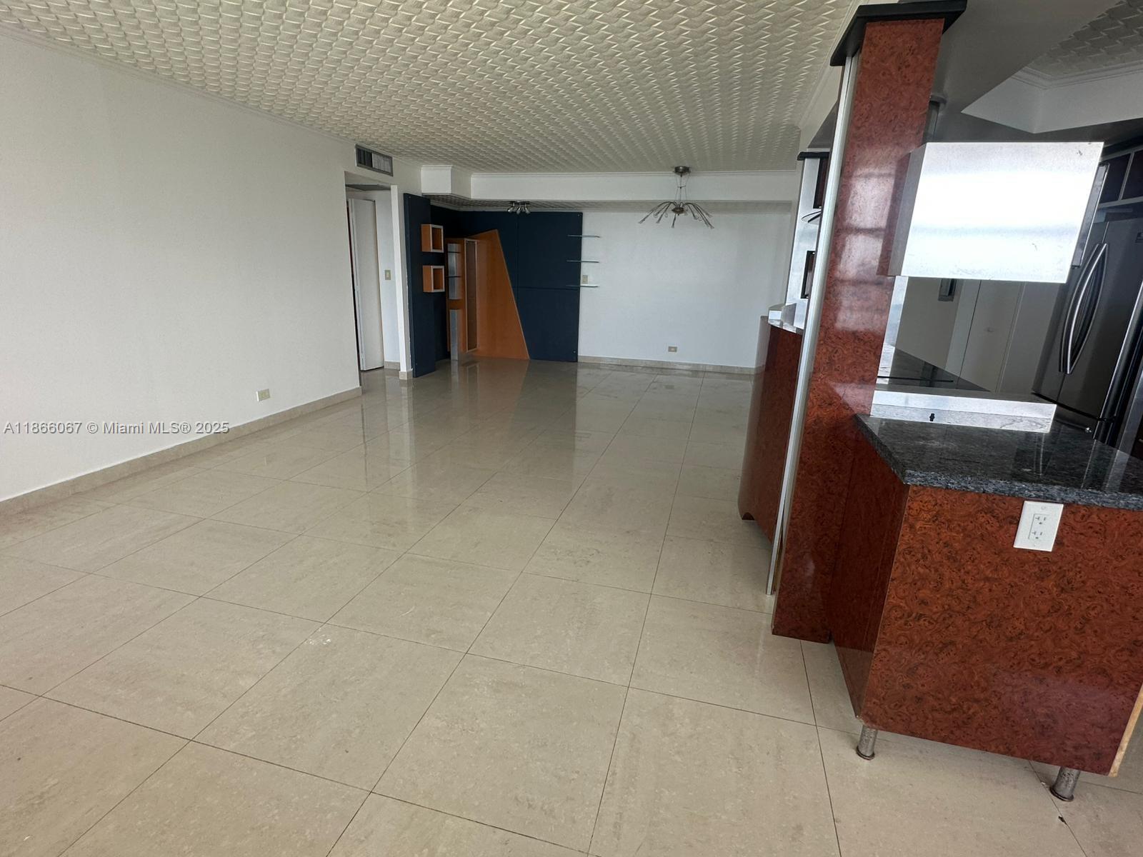 WINSTON TOWERS 200 - Residential