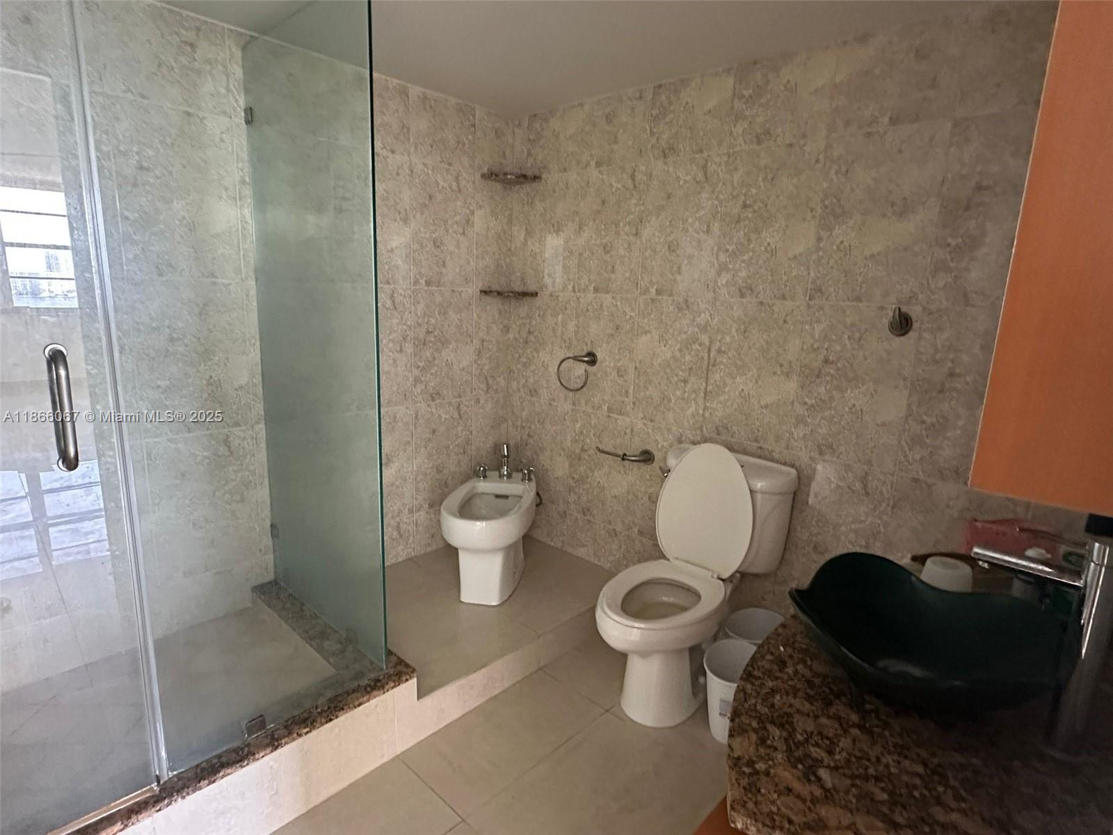 WINSTON TOWERS 200 - Residential