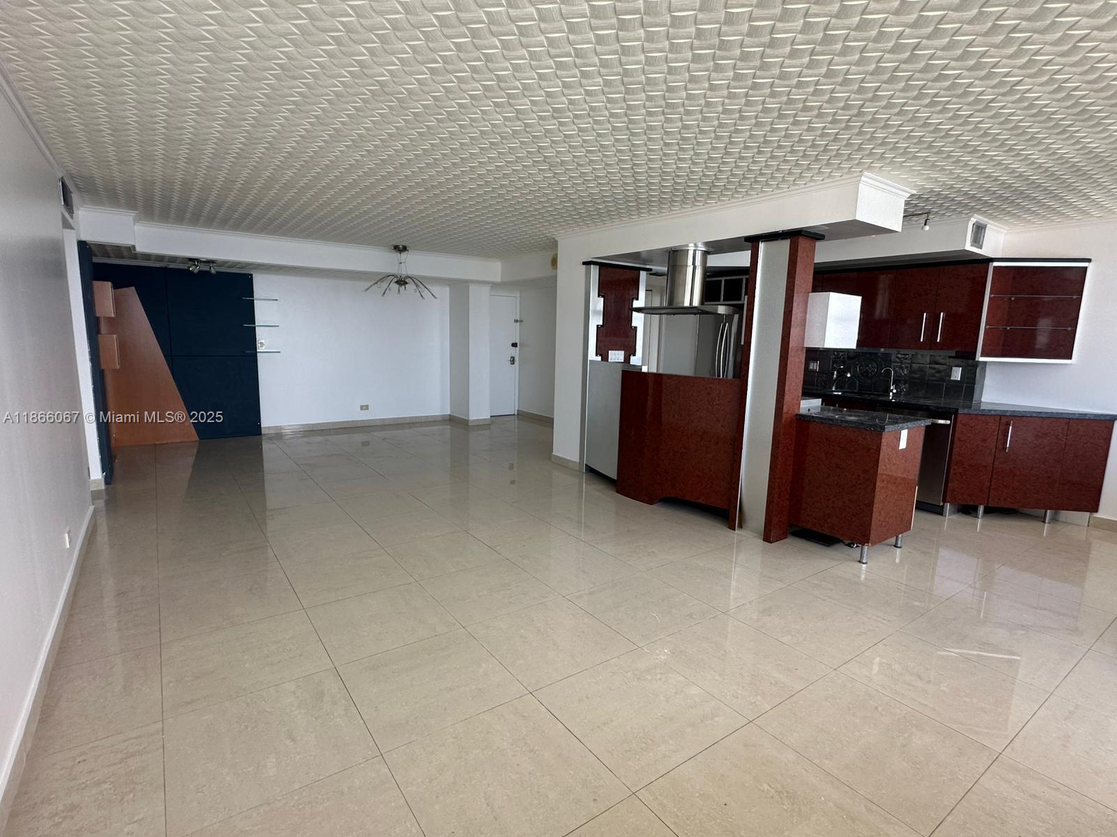 WINSTON TOWERS 200 - Residential