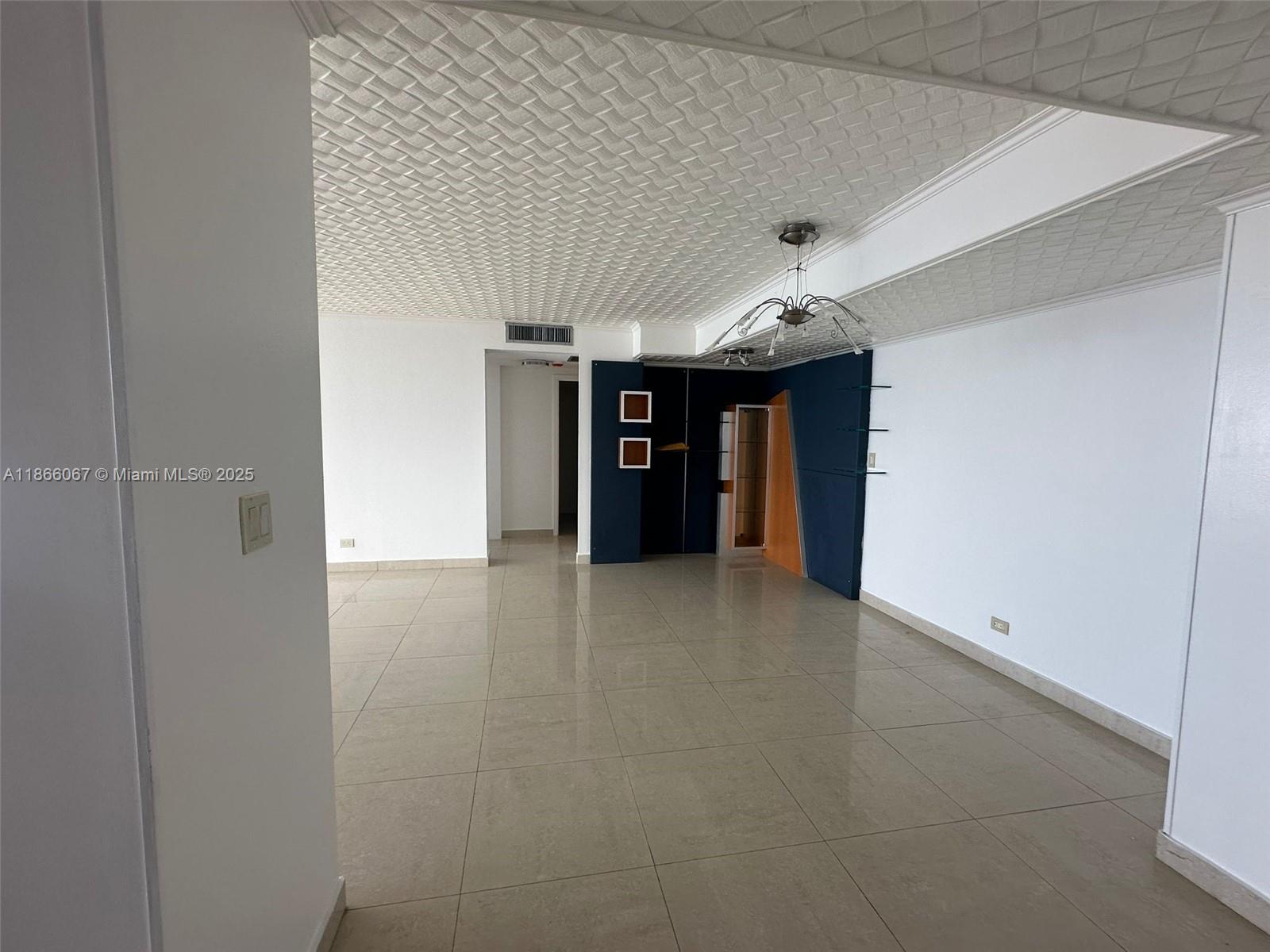 WINSTON TOWERS 200 - Residential