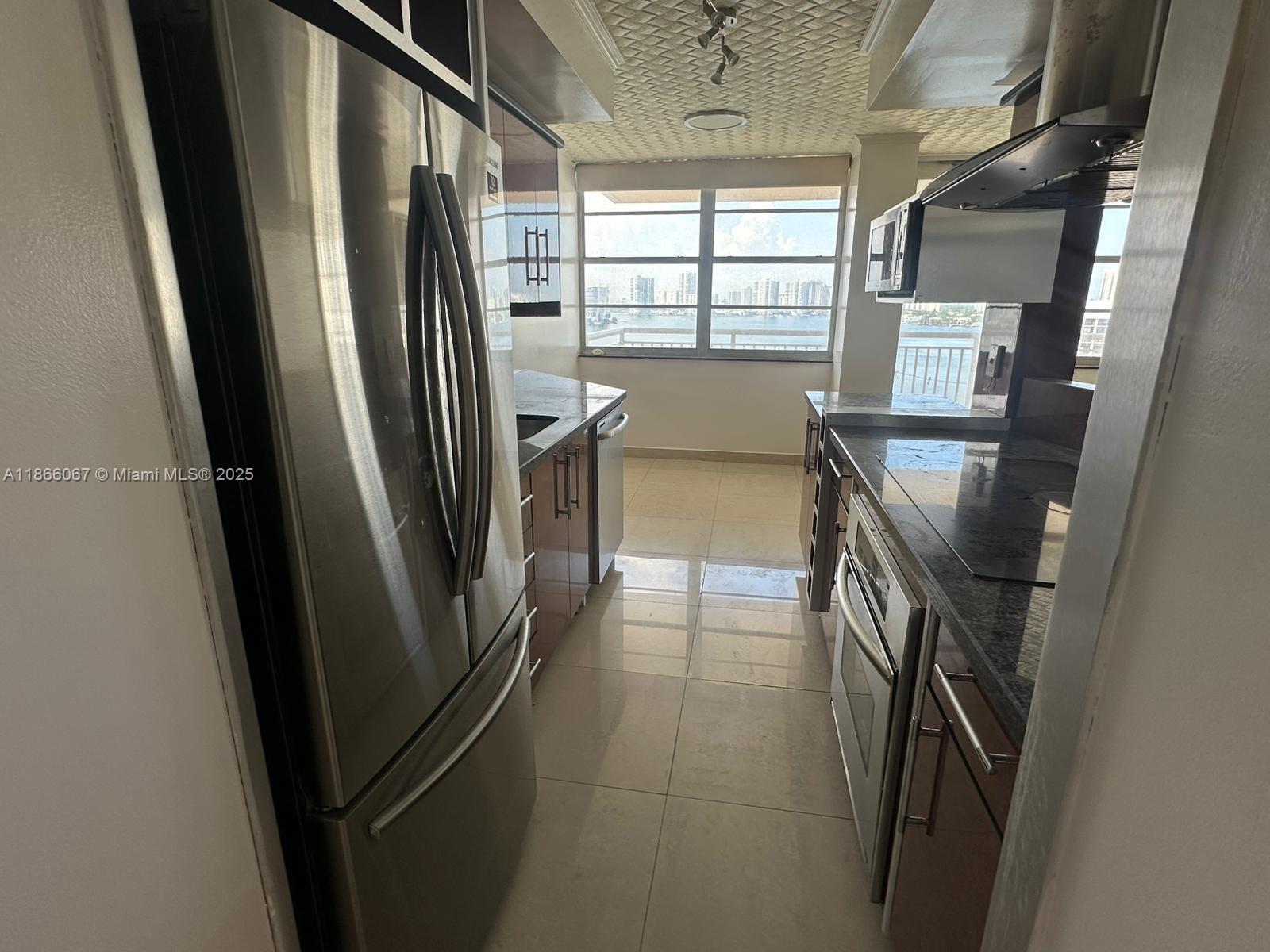 WINSTON TOWERS 200 - Residential