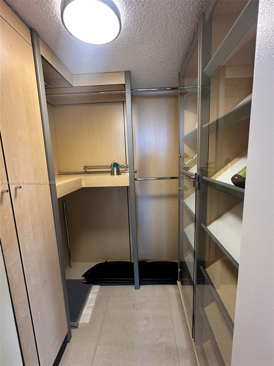 WINSTON TOWERS 200 - Residential