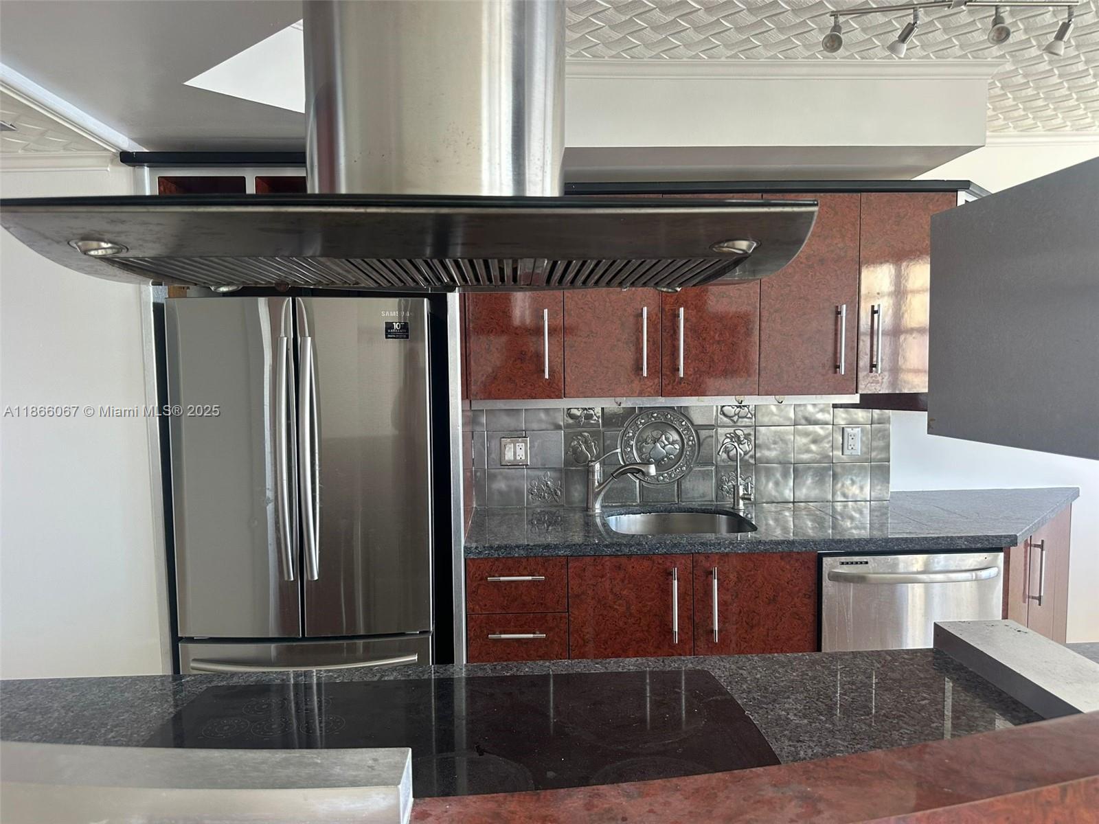 WINSTON TOWERS 200 - Residential