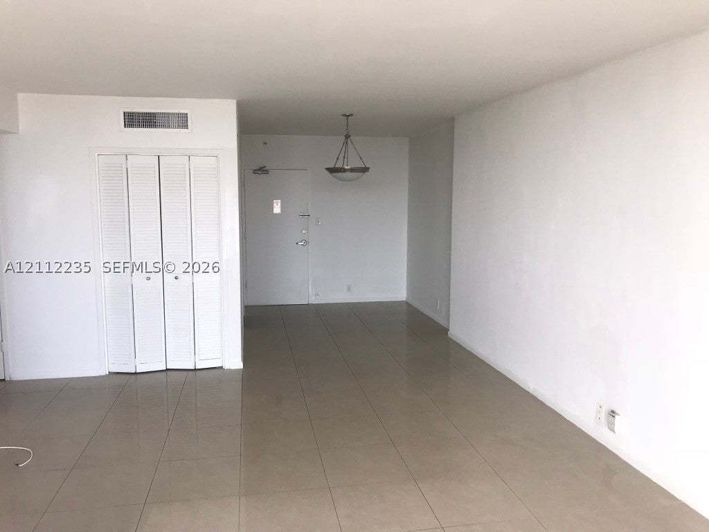 1000 West Ave 908
