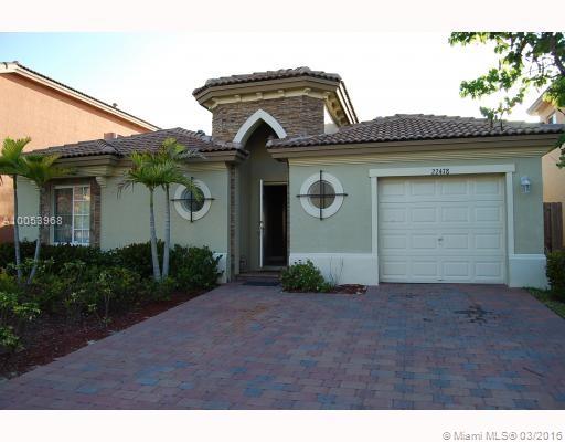 Lake view single home in the desirable community of Isles at Bayshore. Ceramic and laminated floors, appliances in excellent conditions, bright and spacious and nice backyard. Community with a lot of amenities: pool, gym, play grounds, lakes, sidewalks. Excellent location. Easy to show.