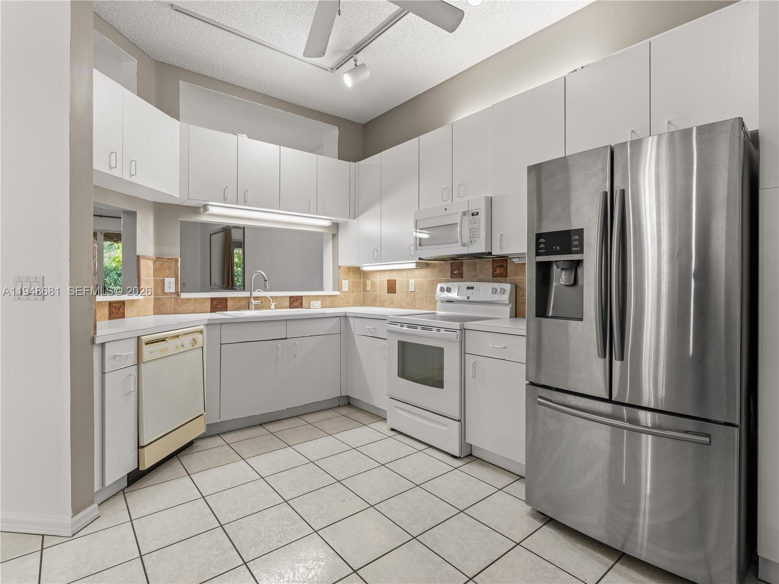 LOMBARDY REPLAT - Residential