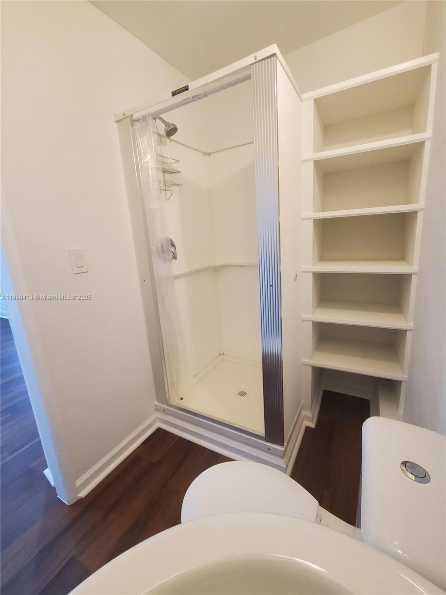 HOLLYWOOD PARK - Residential Lease