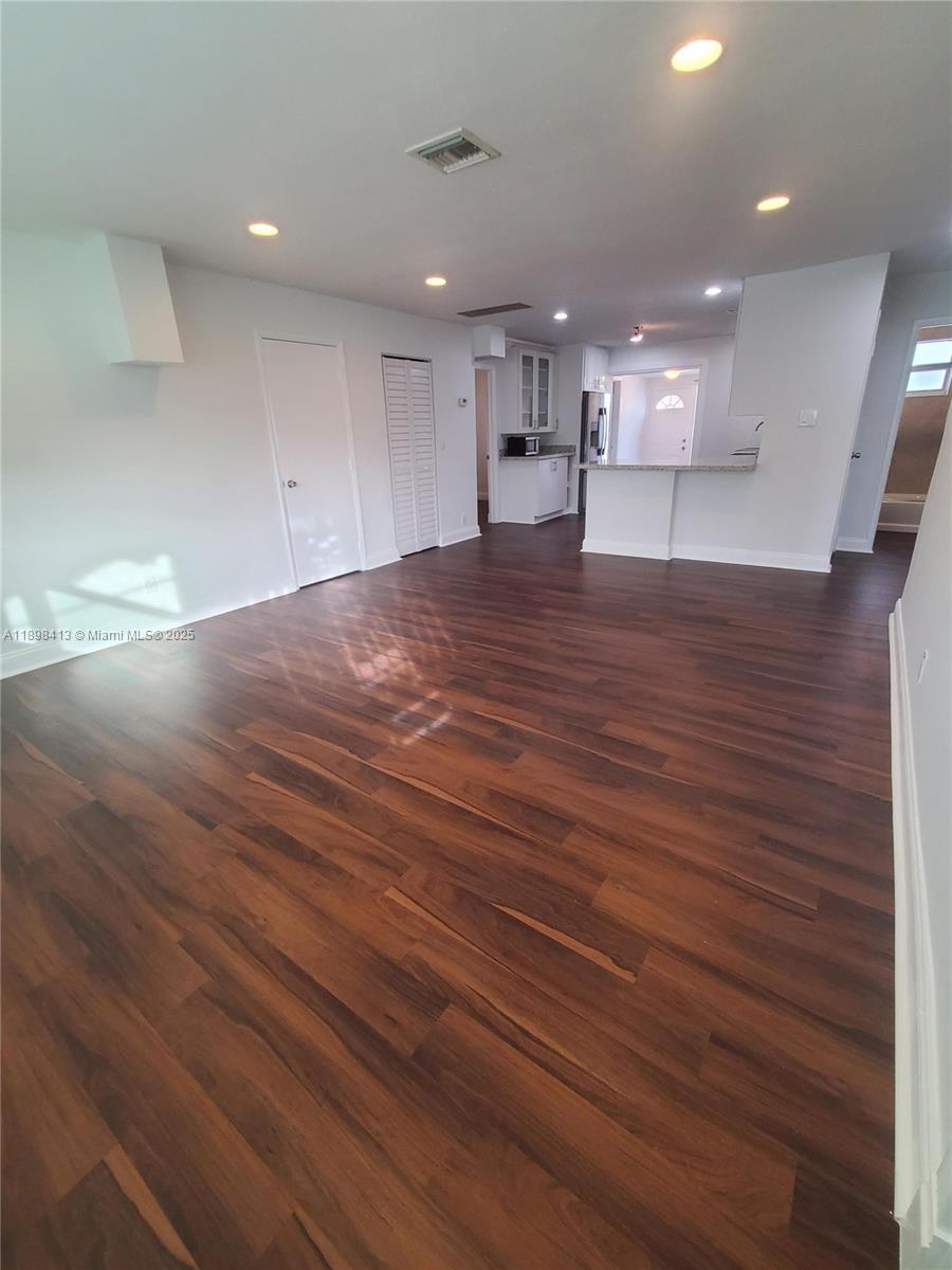 HOLLYWOOD PARK - Residential Lease