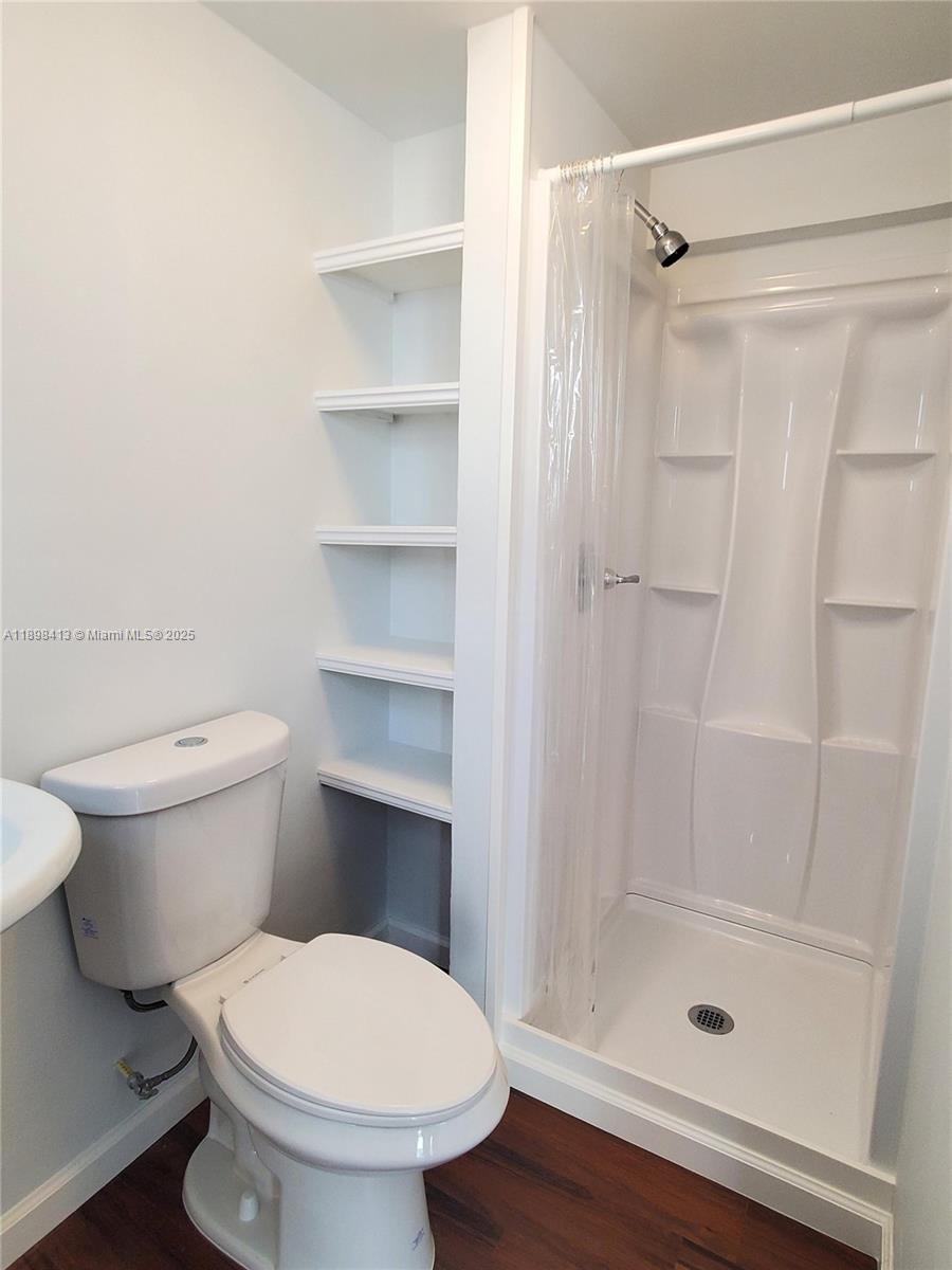 HOLLYWOOD PARK - Residential Lease