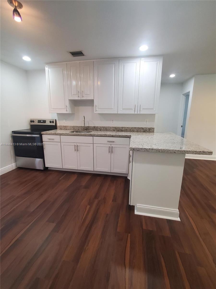 HOLLYWOOD PARK - Residential Lease