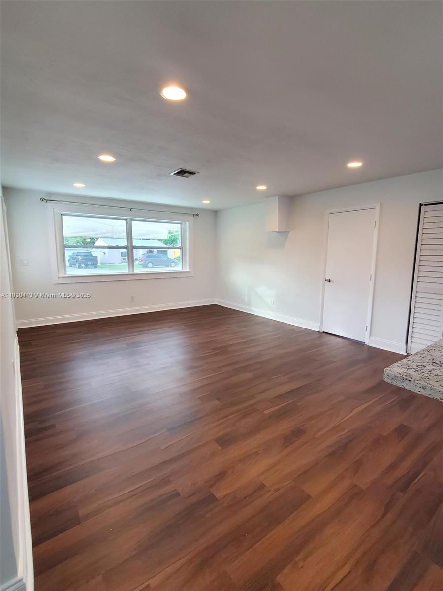 HOLLYWOOD PARK - Residential Lease