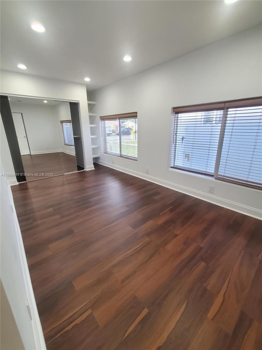HOLLYWOOD PARK - Residential Lease