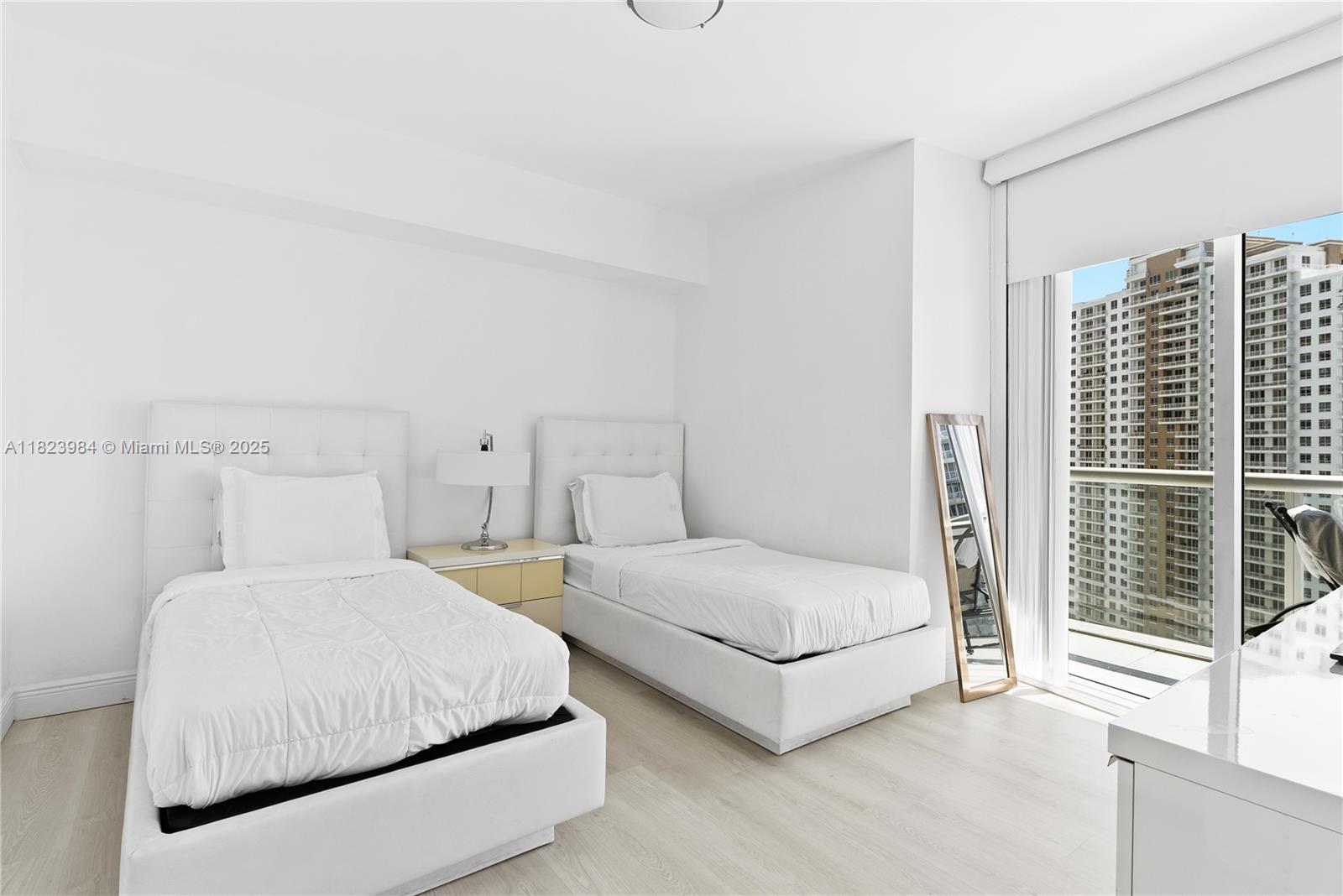 ICONBRICKELL CONDO NO 1 - Residential