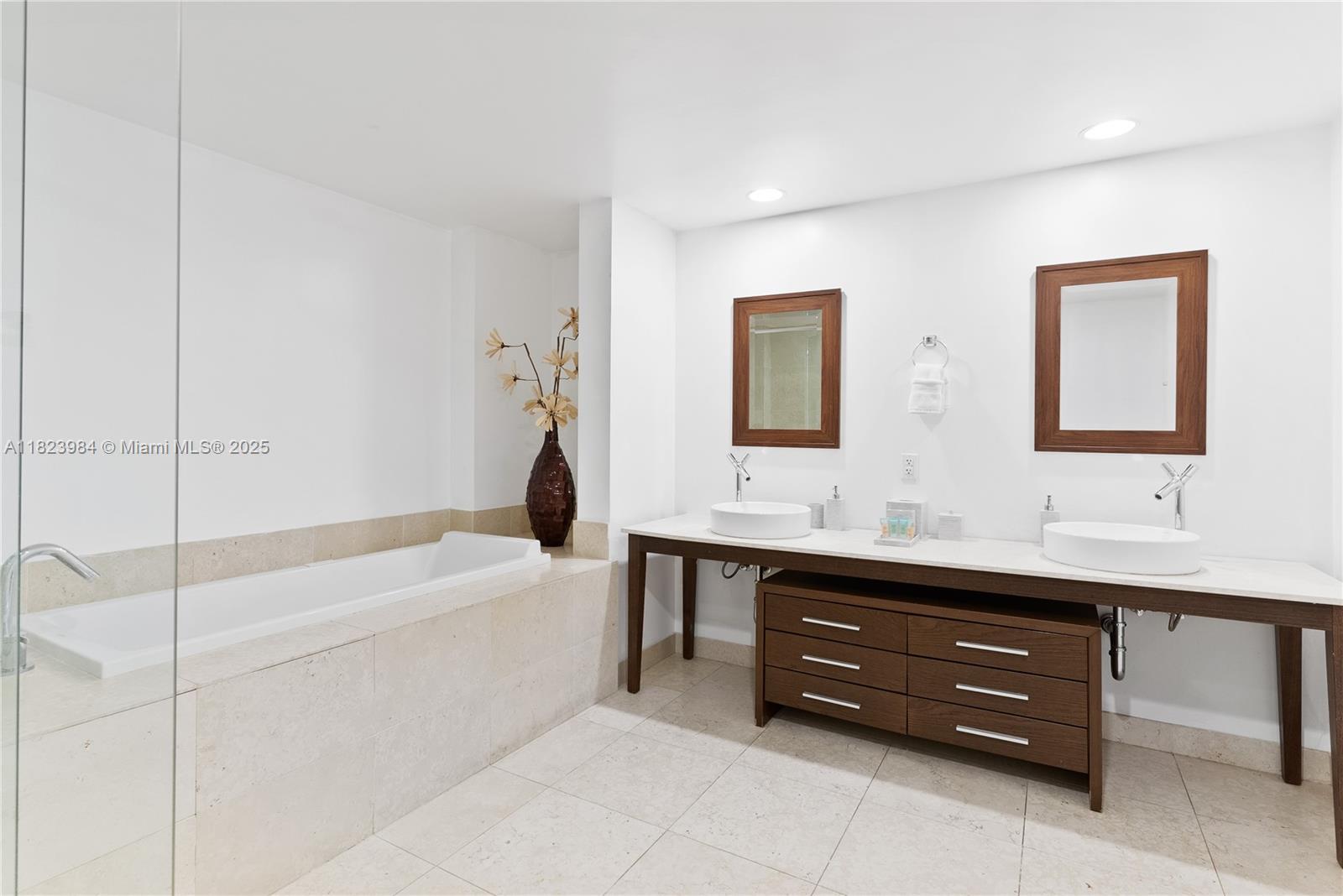 ICONBRICKELL CONDO NO 1 - Residential