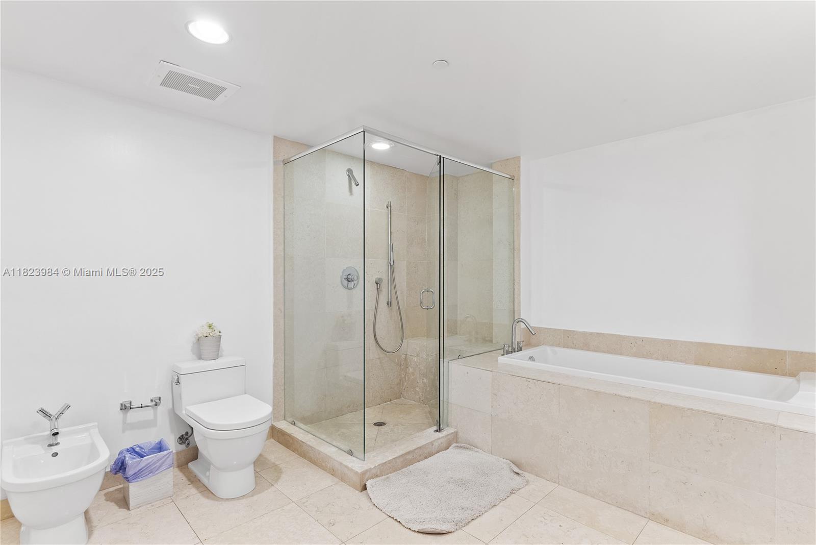 ICONBRICKELL CONDO NO 1 - Residential