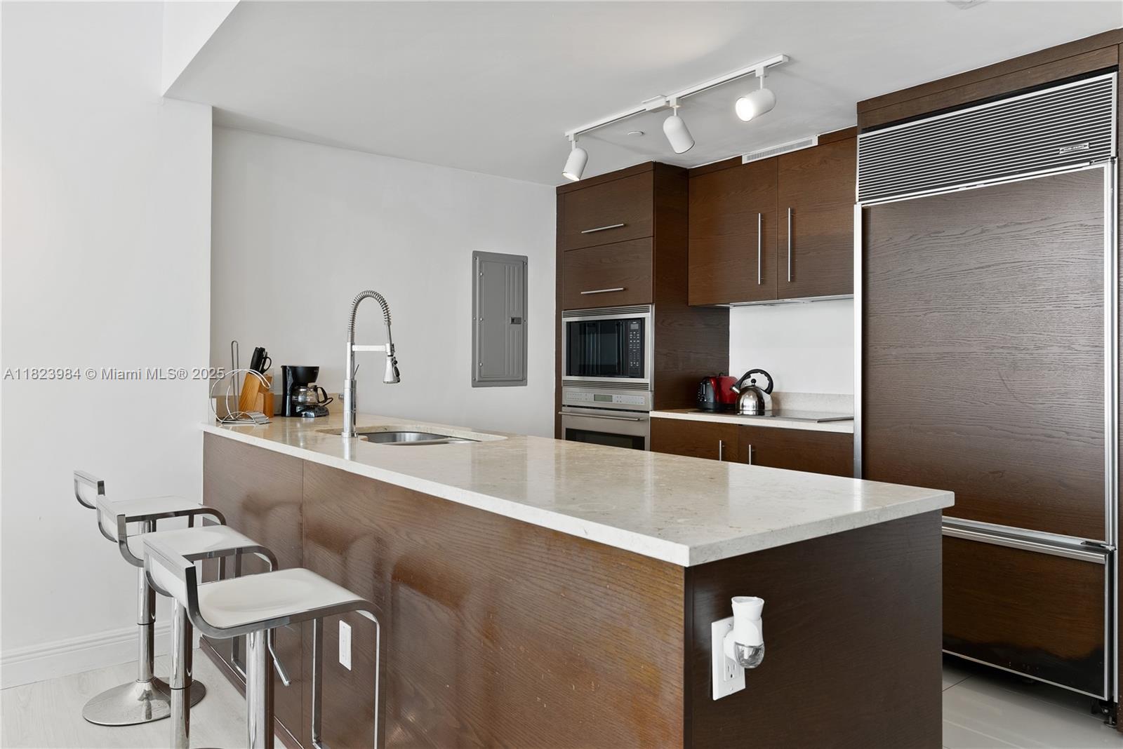 ICONBRICKELL CONDO NO 1 - Residential