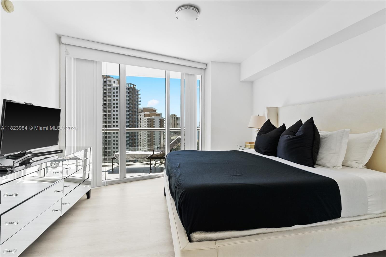 ICONBRICKELL CONDO NO 1 - Residential