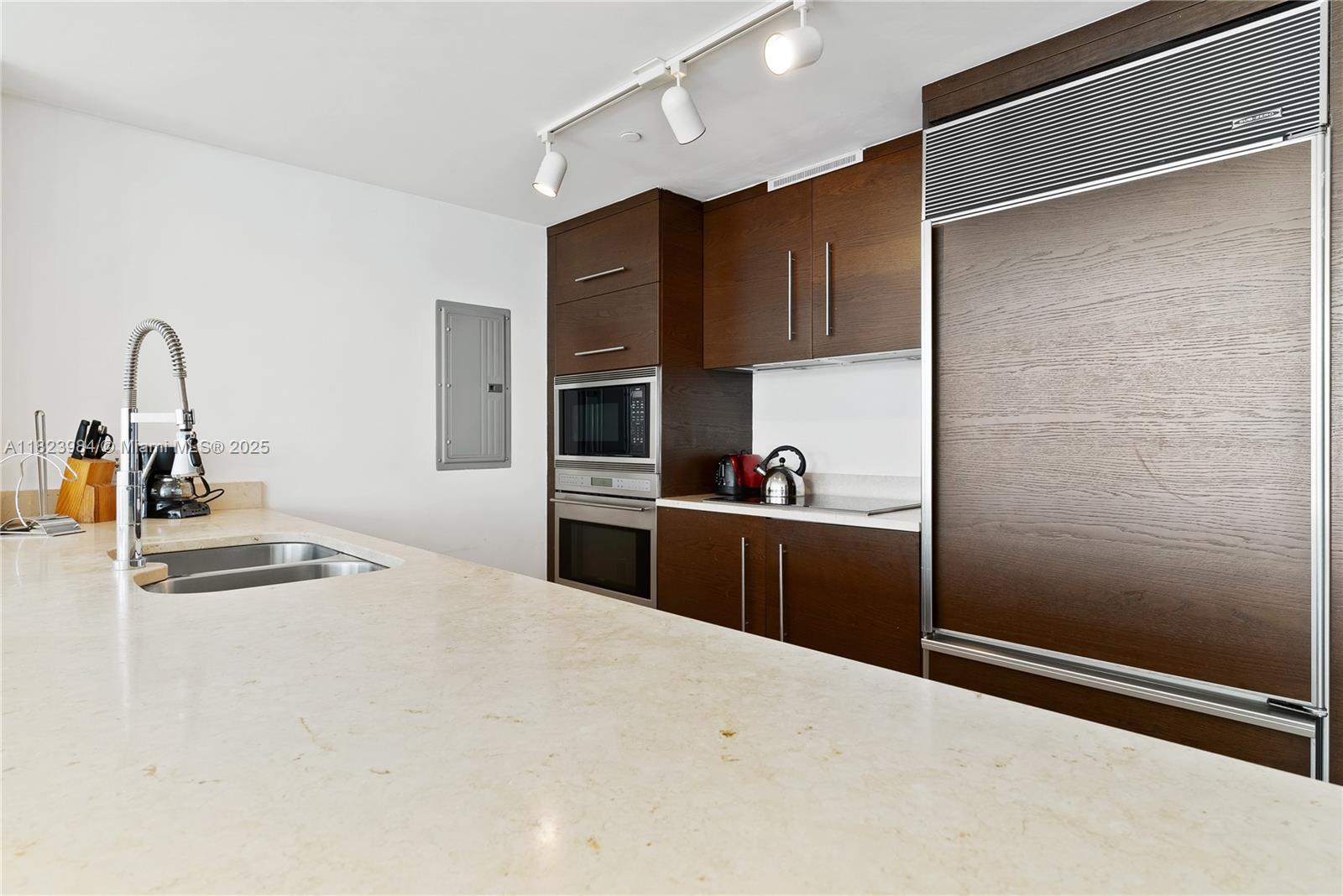 ICONBRICKELL CONDO NO 1 - Residential