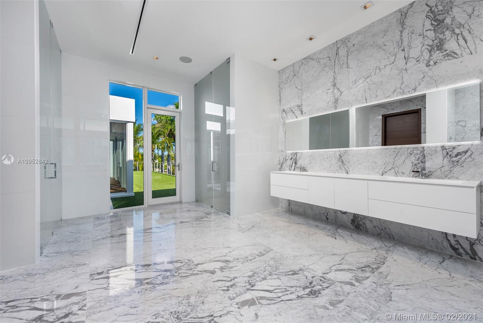 GOLDEN BEACH SEC E - Residential