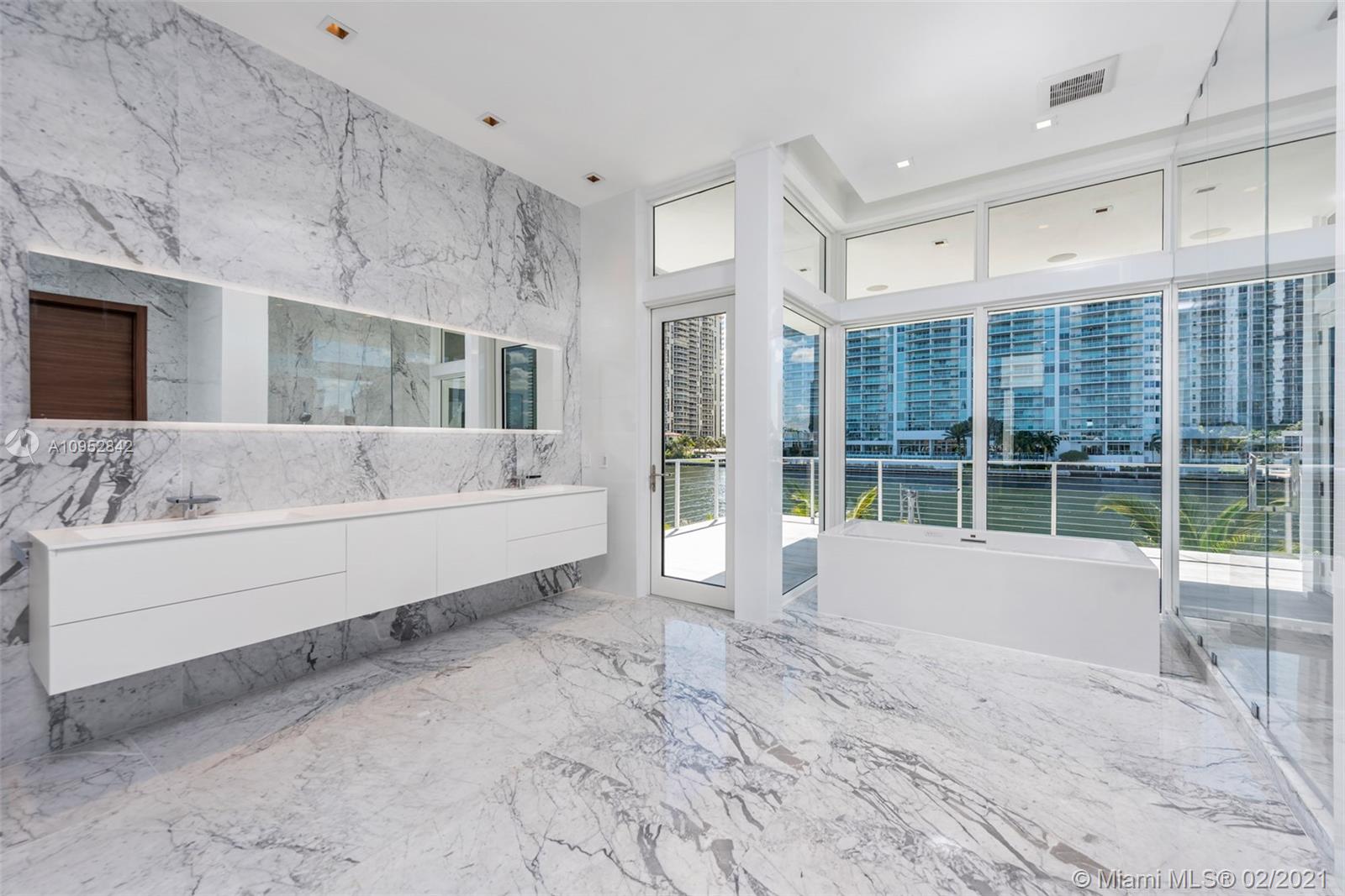 GOLDEN BEACH SEC E - Residential