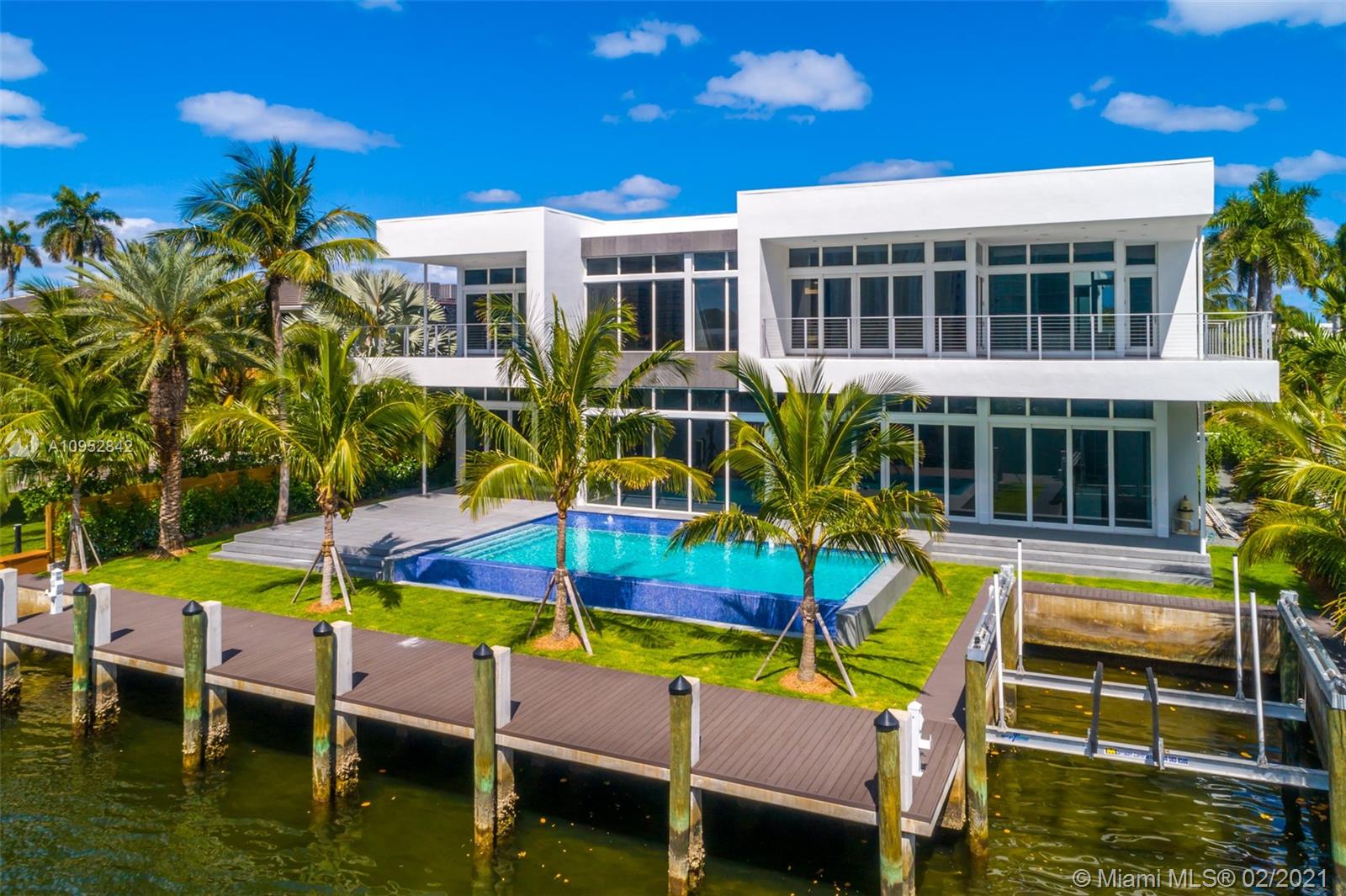 GOLDEN BEACH SEC E - Residential