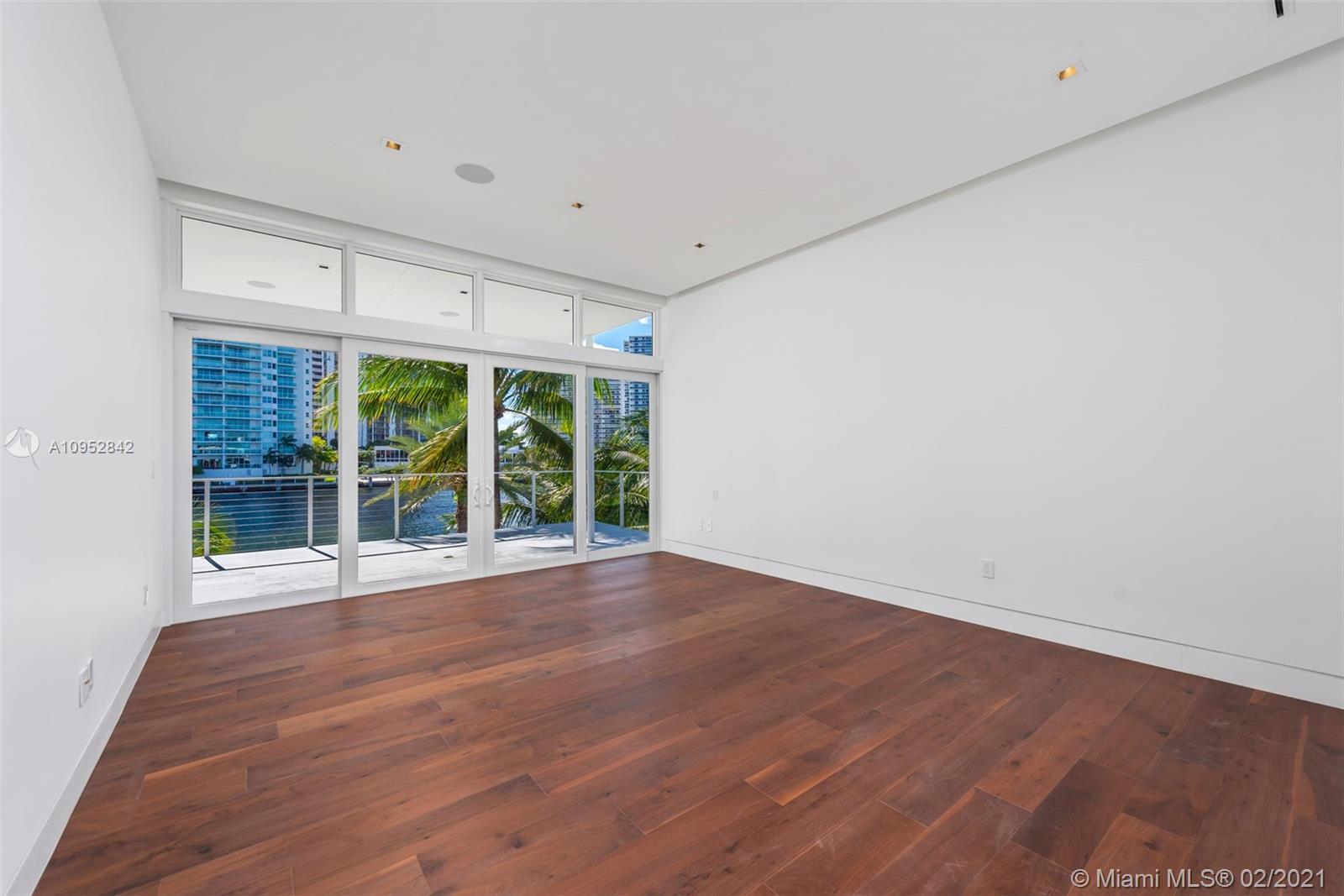 GOLDEN BEACH SEC E - Residential