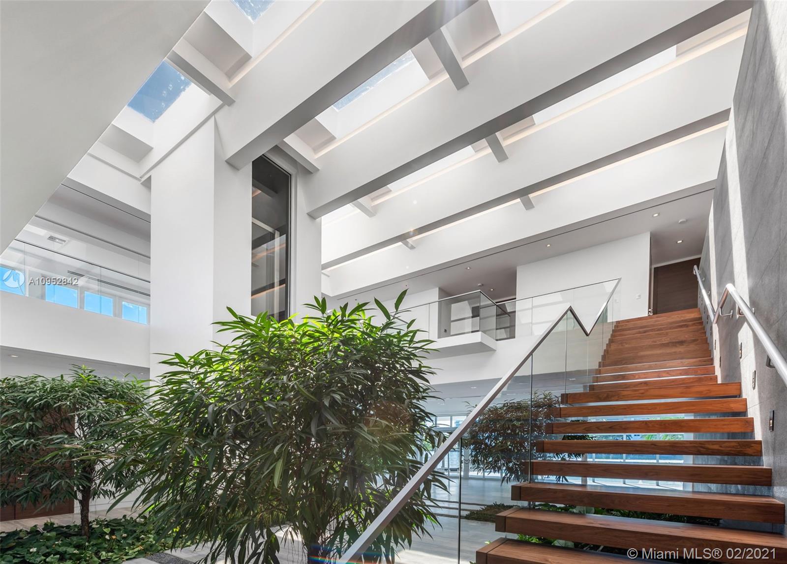 GOLDEN BEACH SEC E - Residential