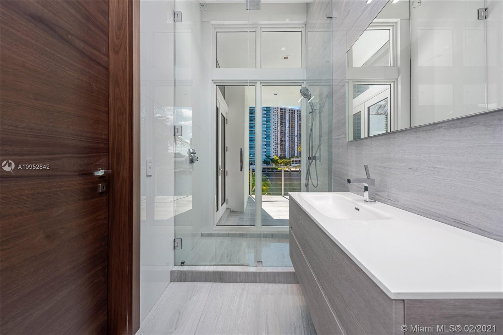 GOLDEN BEACH SEC E - Residential