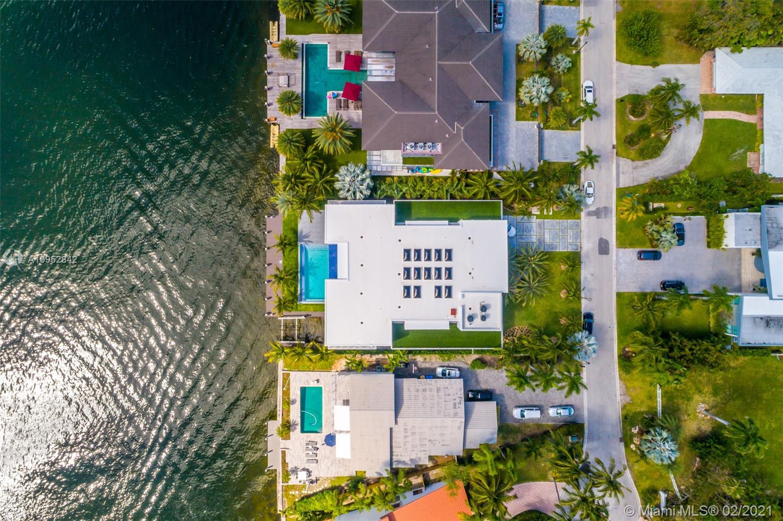 GOLDEN BEACH SEC E - Residential