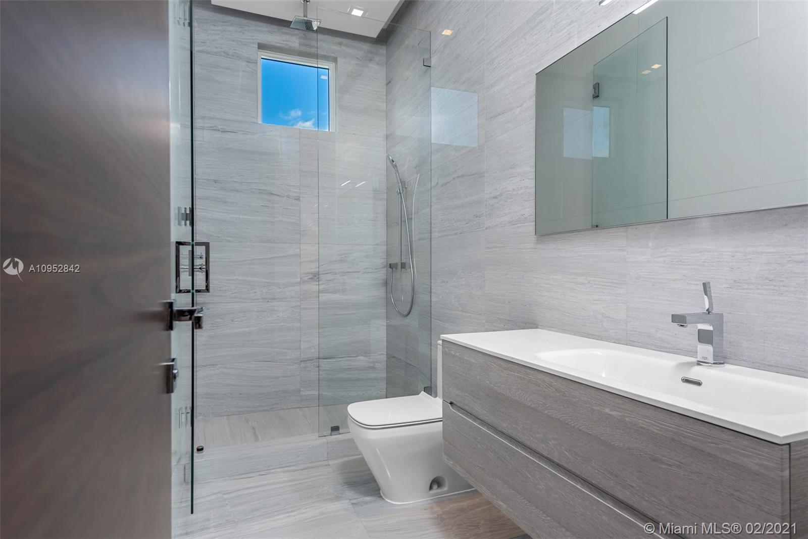 GOLDEN BEACH SEC E - Residential