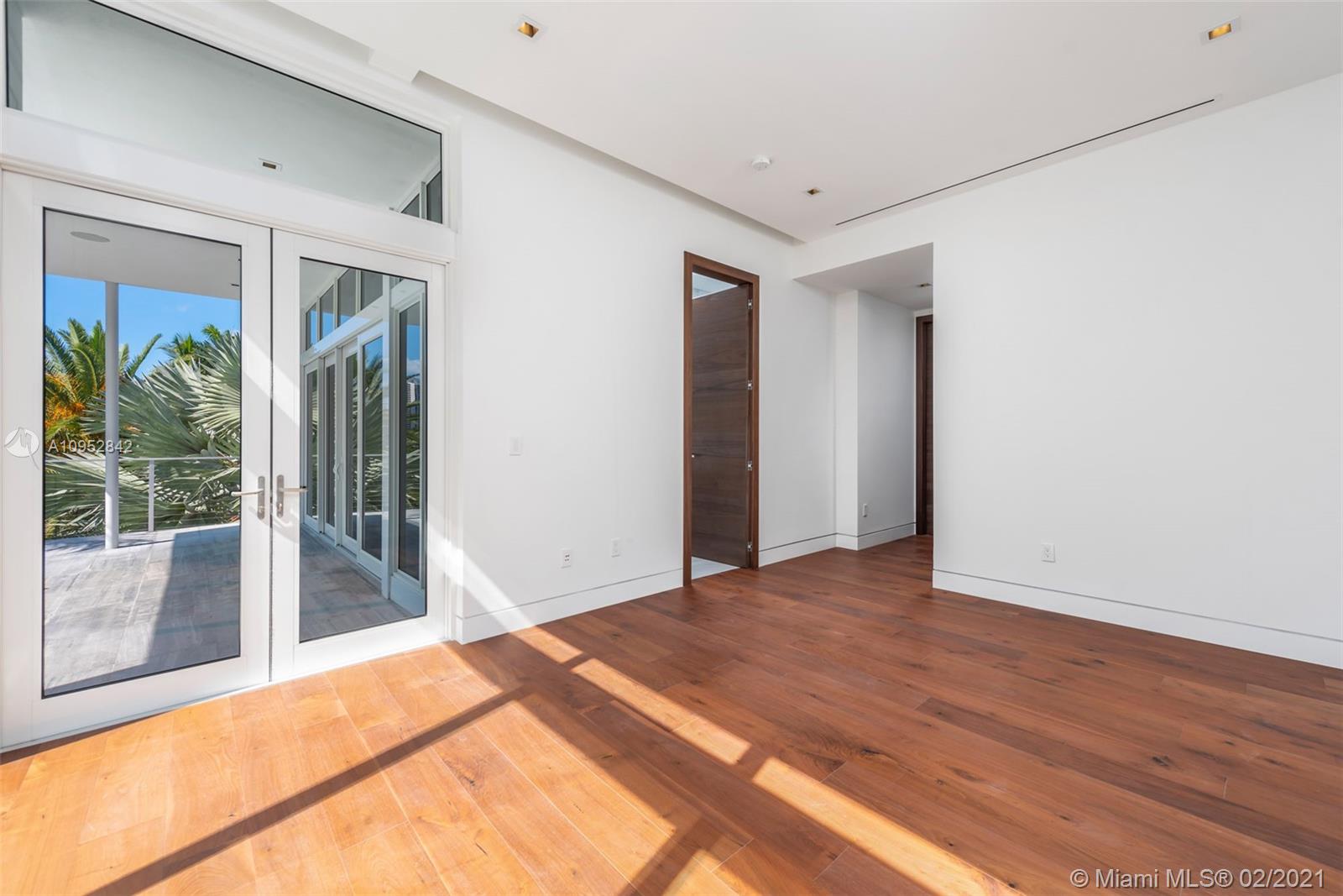 GOLDEN BEACH SEC E - Residential