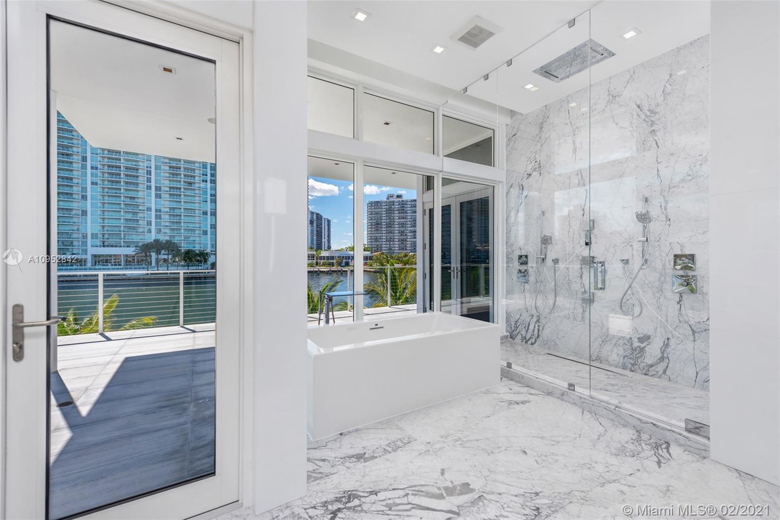 GOLDEN BEACH SEC E - Residential