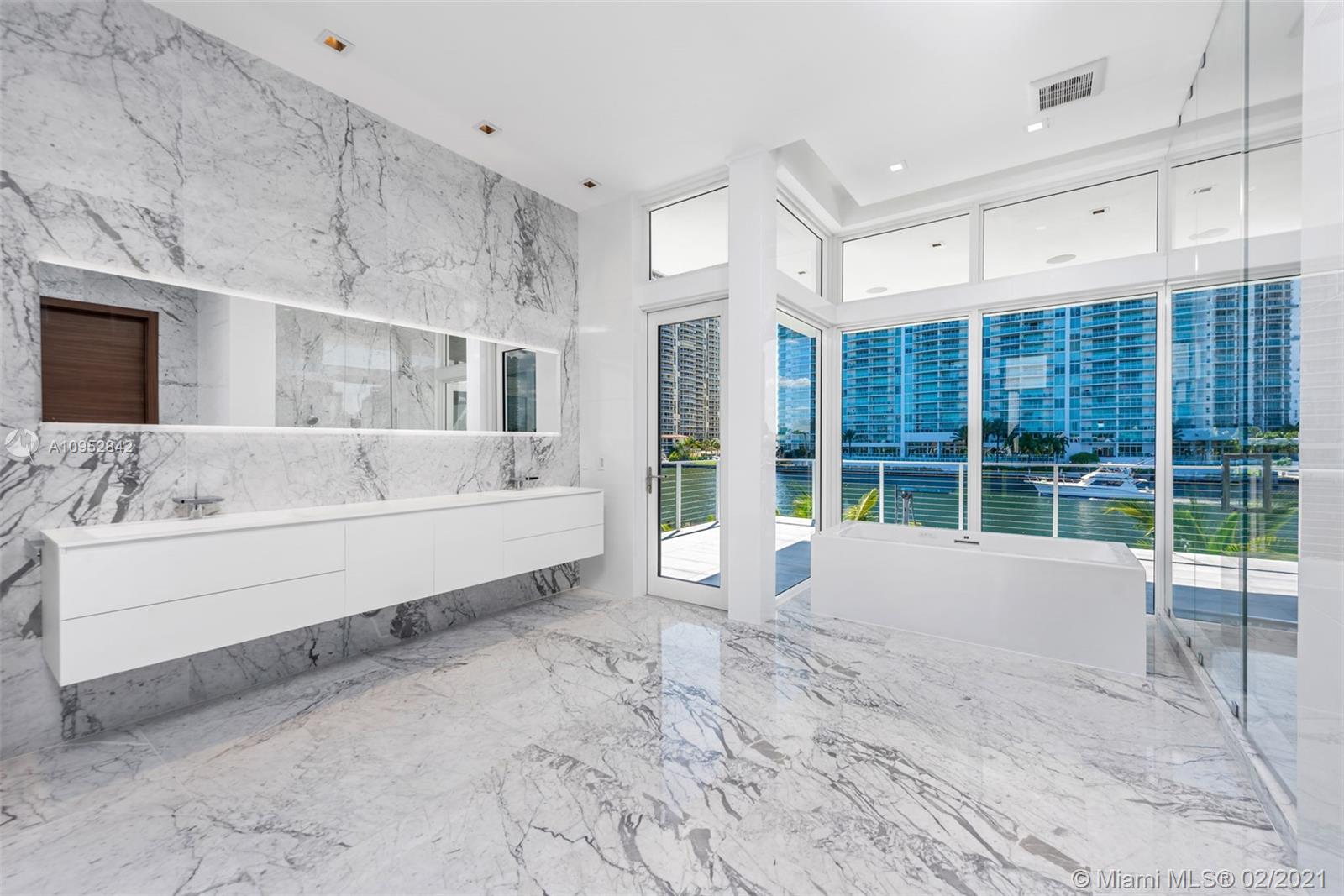 GOLDEN BEACH SEC E - Residential