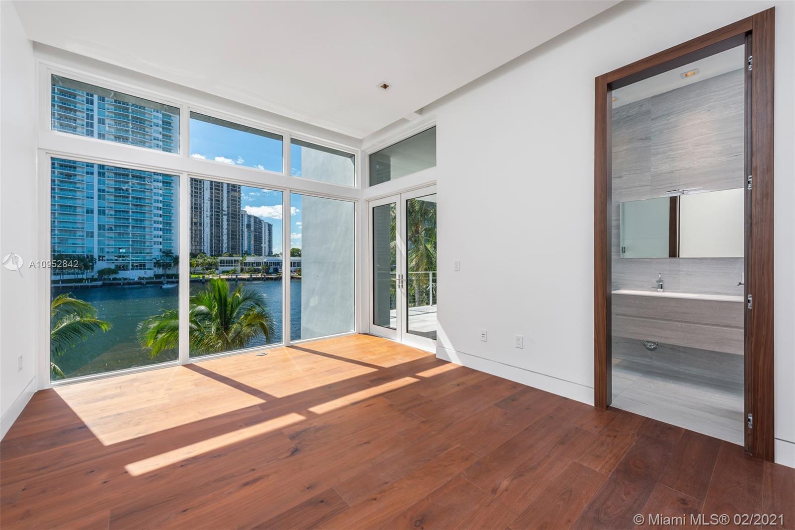 GOLDEN BEACH SEC E - Residential