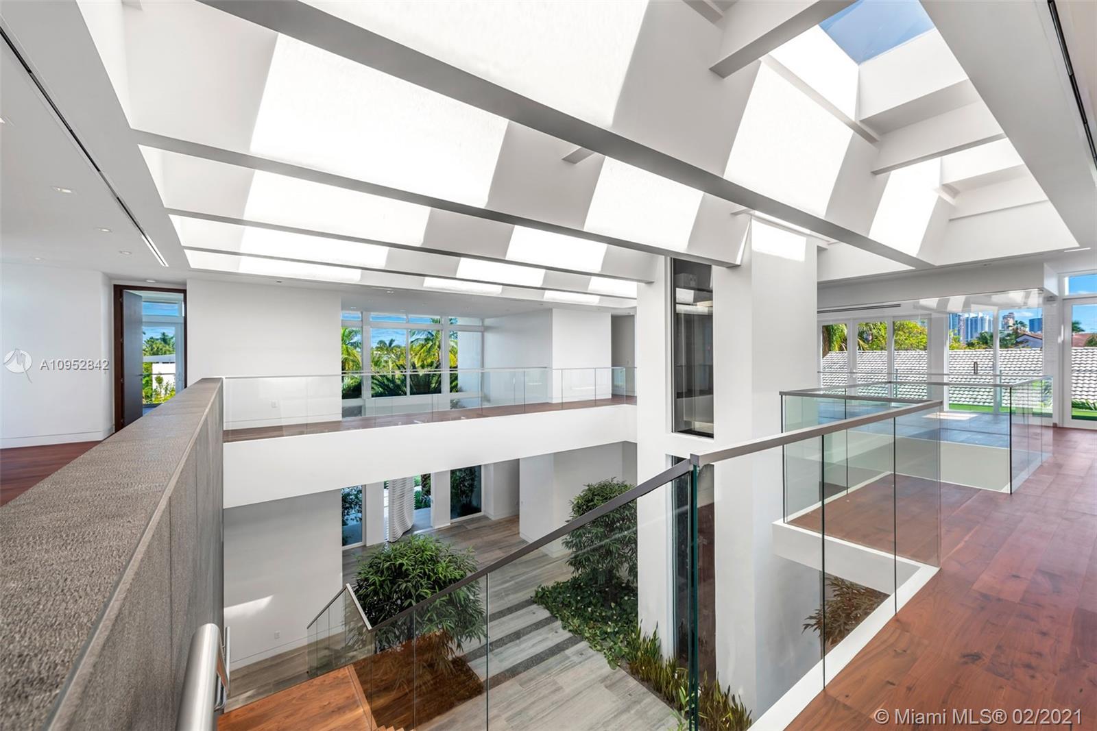 GOLDEN BEACH SEC E - Residential