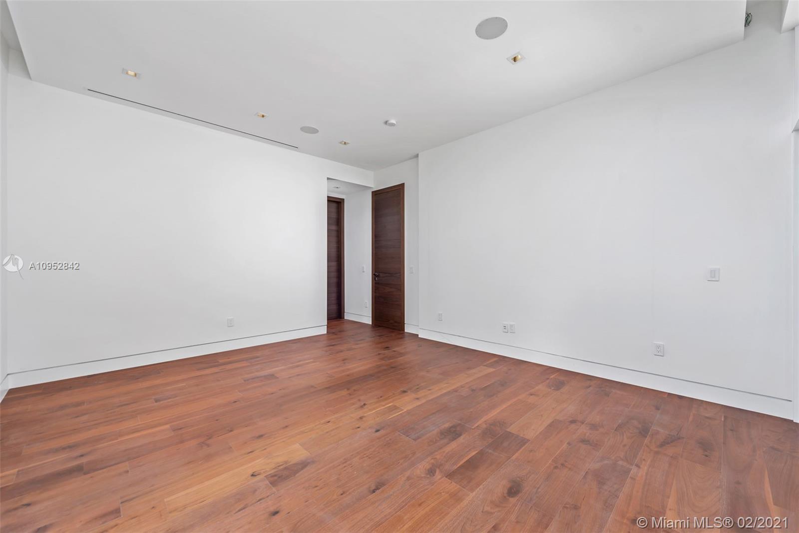 GOLDEN BEACH SEC E - Residential