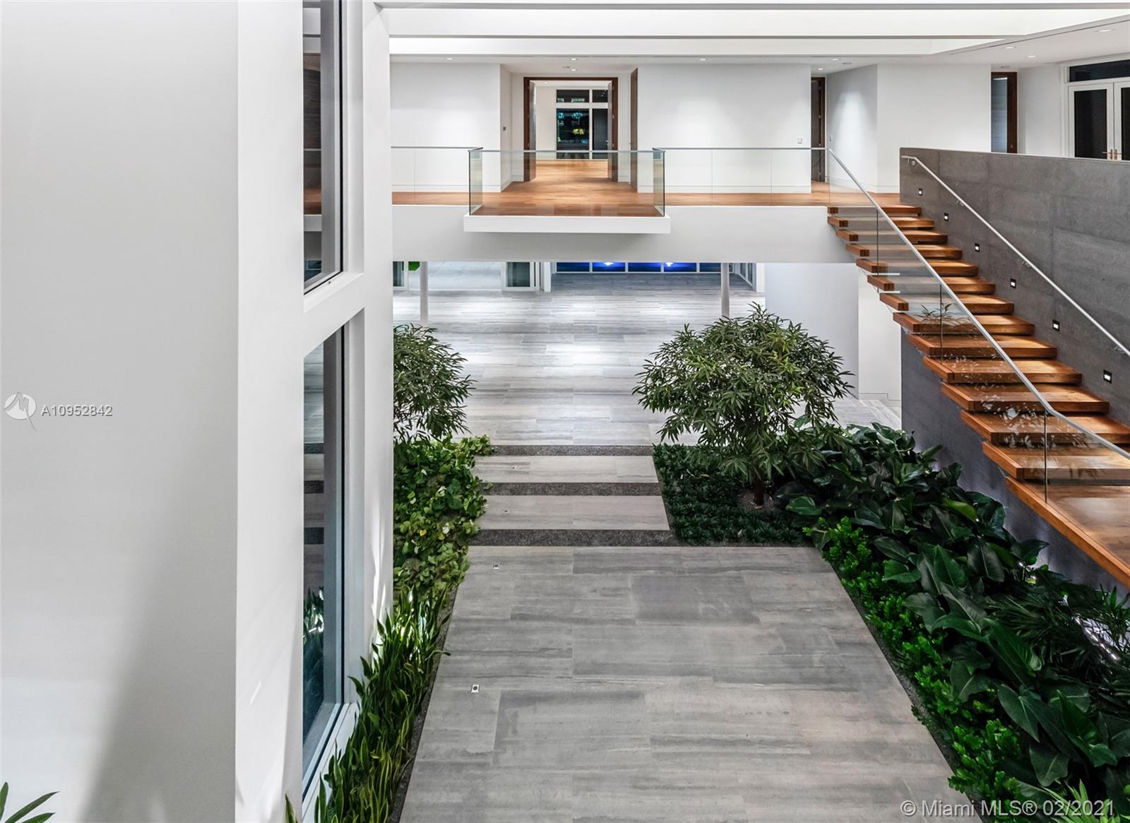 GOLDEN BEACH SEC E - Residential