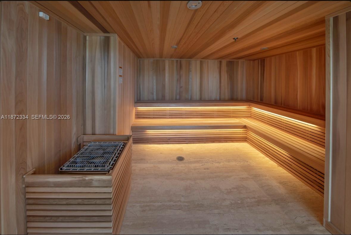 THE HARBOUR NORTH CONDO - Residential