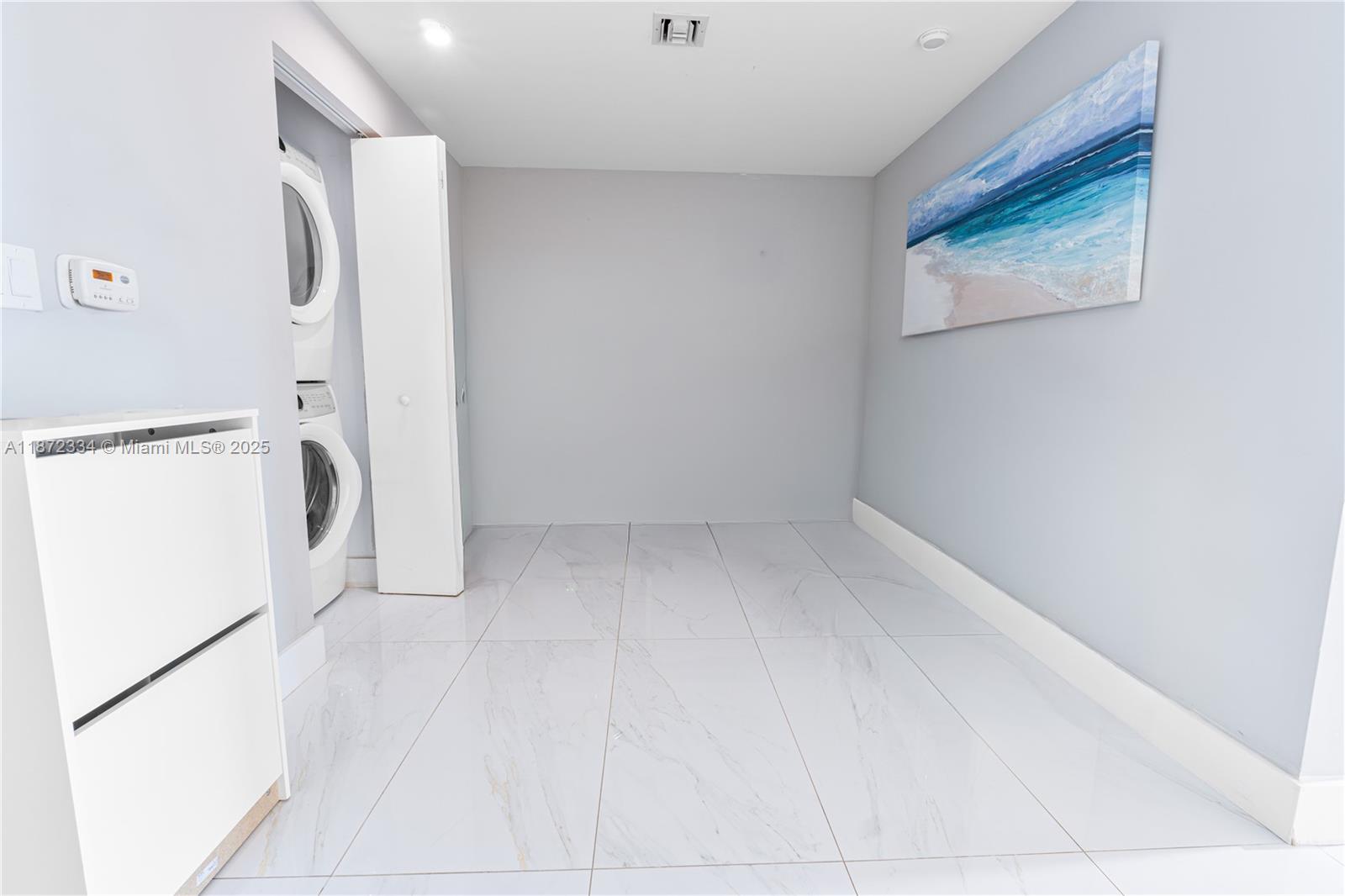 THE HARBOUR NORTH CONDO - Residential