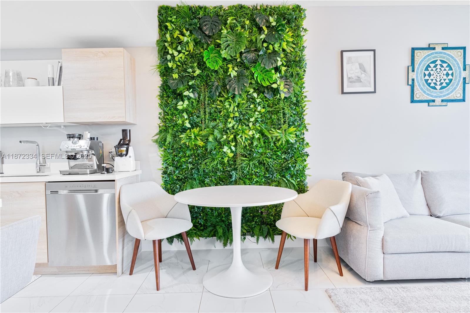 16385 Biscayne Blvd 405