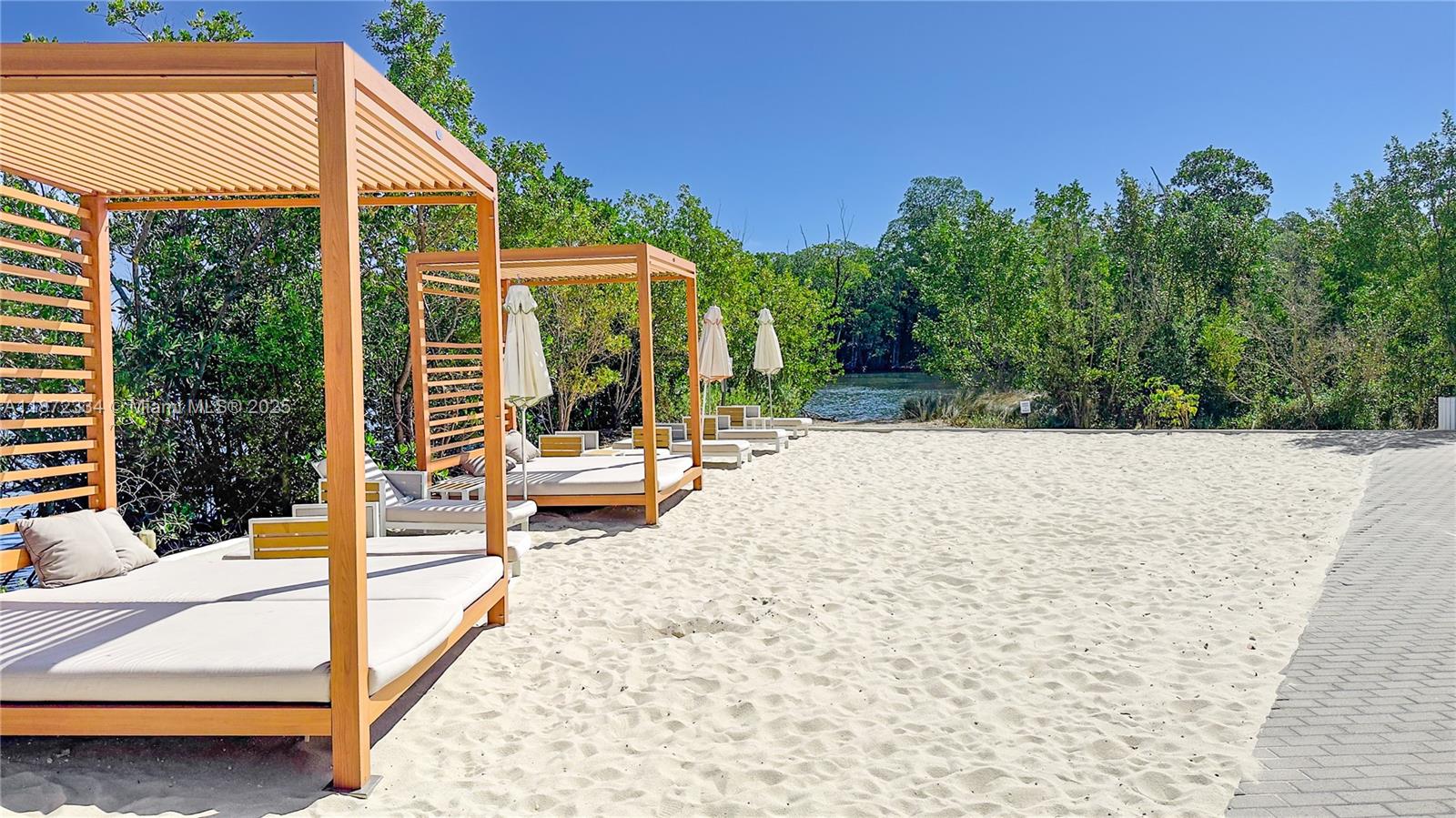 THE HARBOUR NORTH CONDO - Residential