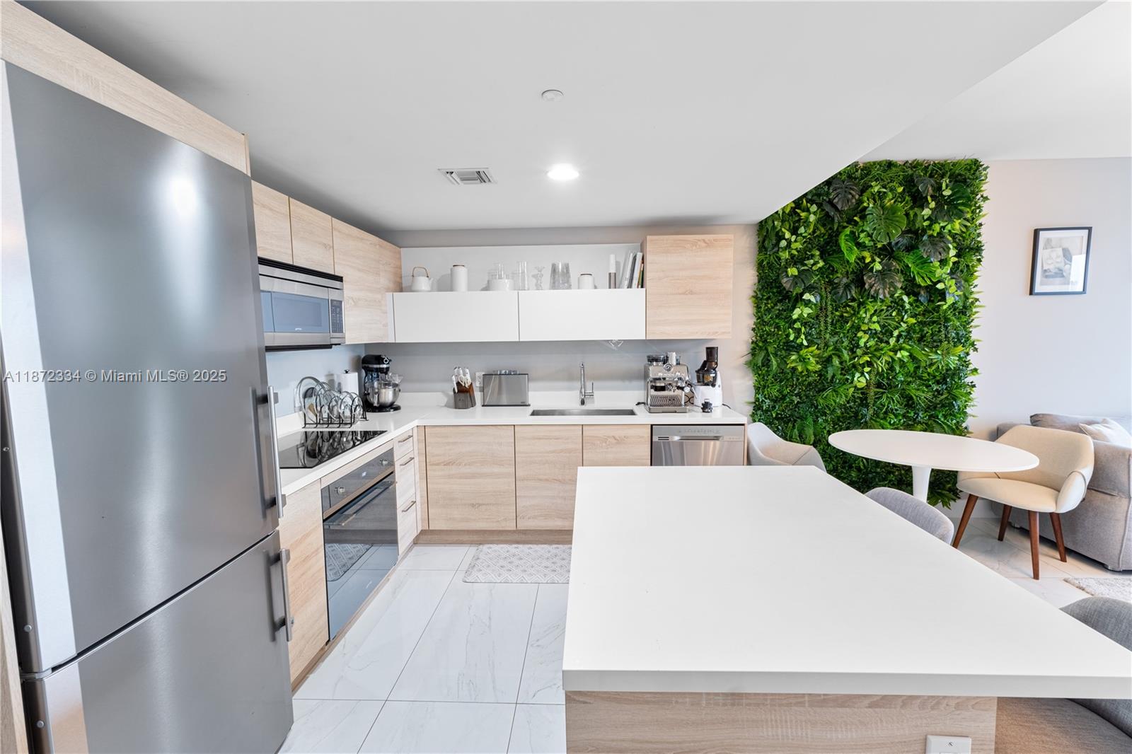 THE HARBOUR NORTH CONDO - Residential