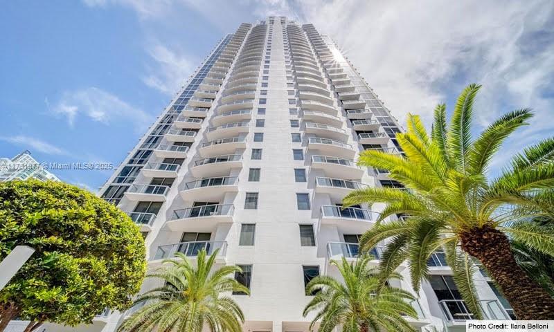 1050 Brickell Ave 3320, Miami, Broward County, Florida - 2 Bedrooms  
3 Bathrooms - 